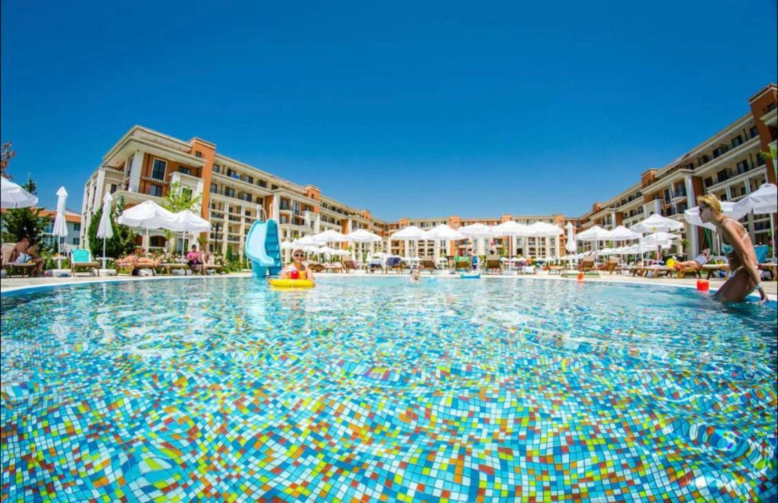 Apartment In Prestige Fort Beach Sveti Vlas Eksteriør billede