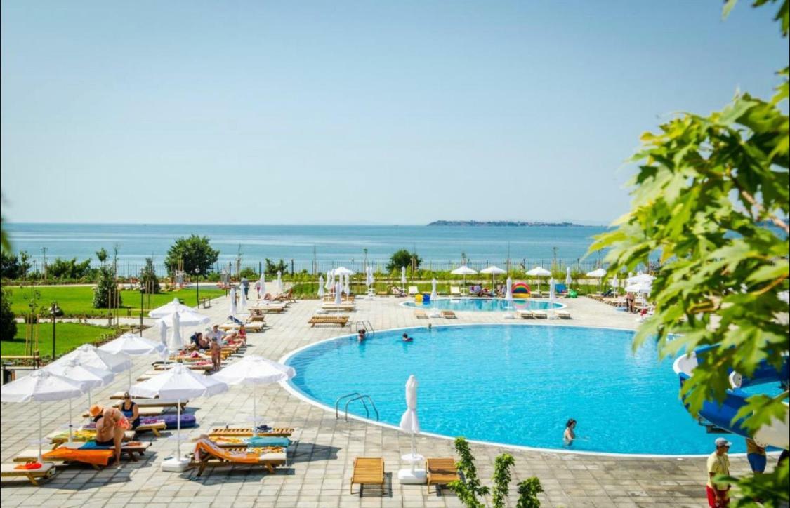 Apartment In Prestige Fort Beach Sveti Vlas Eksteriør billede