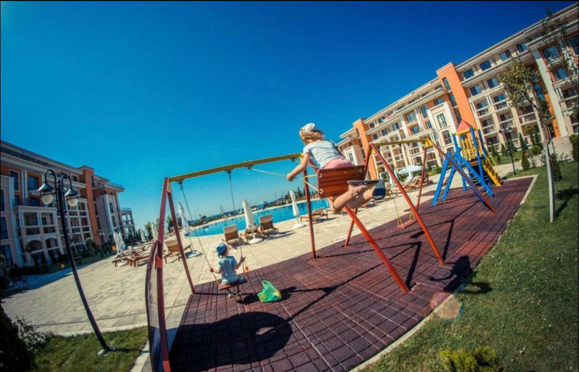 Apartment In Prestige Fort Beach Sveti Vlas Eksteriør billede